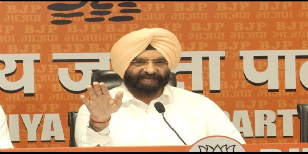 दिल्ली के मंत्री एवं भाजपा नेता मनजिंदर सिरसा दिल्ली के मंत्री एवं भाजपा नेता मनजिंदर सिरसा