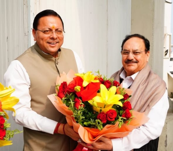 मुख्यमंत्री धामी ने केंद्रीय मंत्री जेपी नड्डा का उत्तराखंड पहुंचने पर स्वागत किया