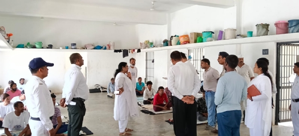 जेल में मूलभूत सुविधाओं का जायजा लेती प्रधान जिला एवं सत्र न्यायाधीश