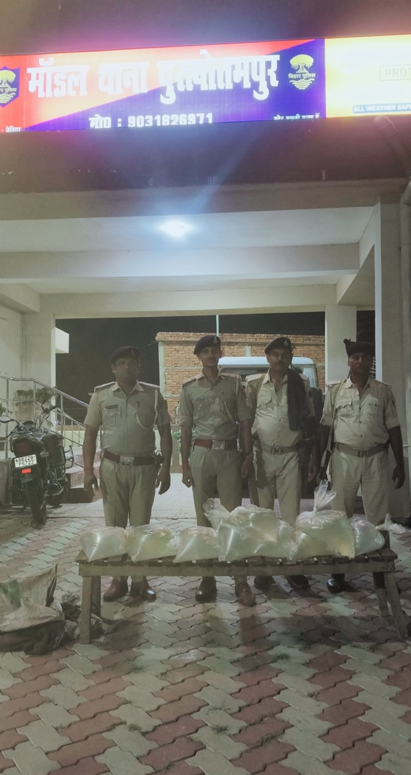 छापेमारी के दौरान बरामद 90 लीटर नेपाली देसी चुलाई शराब