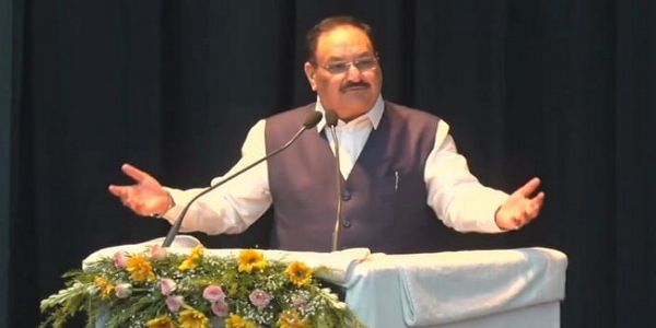 जेपी नड्डा आपातकाल कार्यक्रम के दौरान सम्बोधित करते हुए पटना के ज्ञान भवन में