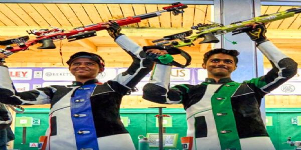 मिक्सड कंपटीशन में अभिनव  के साथ