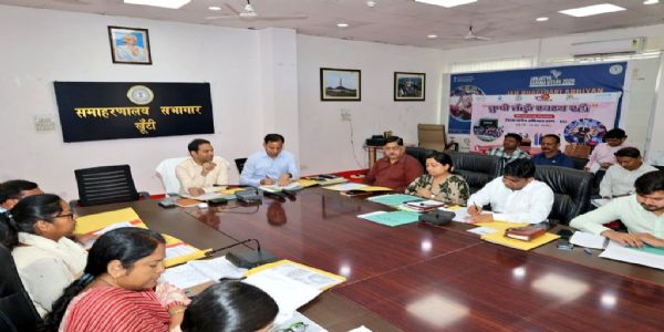 उपायुक्त ने की शिक्षा विभाग के कार्यों की समीक्षा, व्यवस्था में सुधार का निर्देश