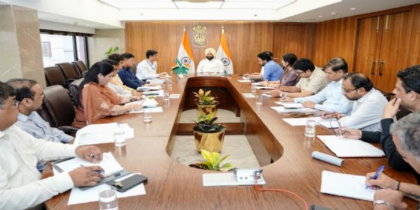 दिल्ली में प्रदूषण को नियंत्रित करने के लिए ठोस कदम उठाने का निर्देश
