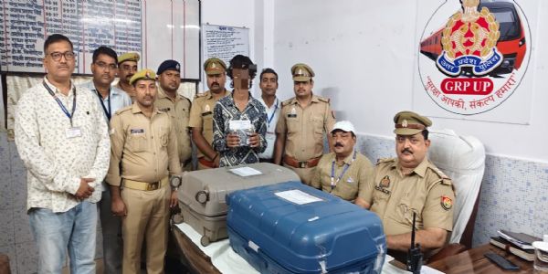जीआरपी ने एक लाख रुपये की कोडीन सिरप के साथ तस्कर काे किया गिरफ्तार, 477 शीशियां बरामद