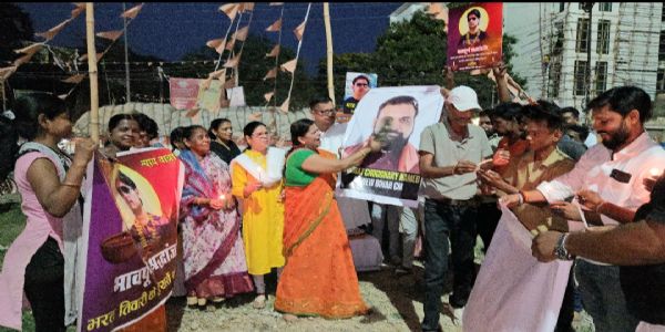 भरत तिवारी हत्याकांड के विरोध में डिमना चौक पर प्रदर्शन, श्रद्धांजलि सभा आयोजित