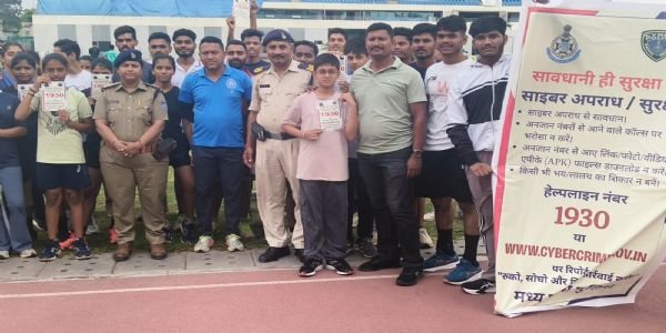 जबलपुर: ‘सेफ क्लिक 2.0’ अभियान के तहत जीआरपी ने विद्यार्थियों और खिलाड़ियों को साइबर अपराधों से बचाव के बताए उपाय