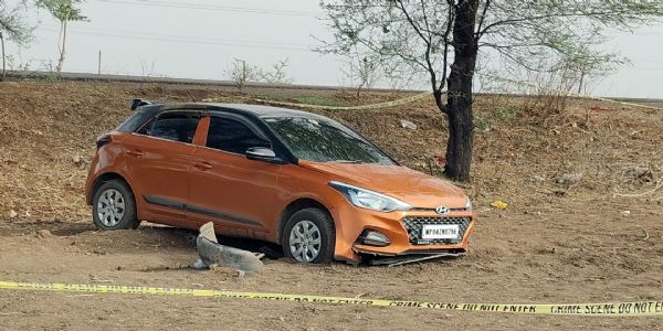 (अपडेट) अशोकनगरः सडक़ किनारे खड़ी कार में मिले प्रेमी जोड़े के रक्तरंजित शव
