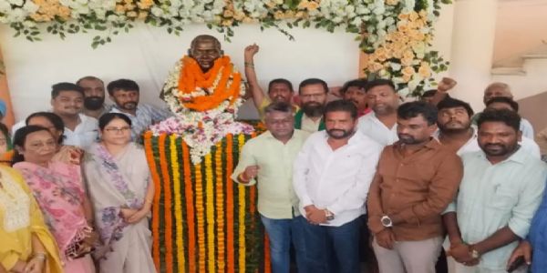 सुधीर महतो की 70 वीं जयंती पर दी गई भावपूर्वक श्रद्धांजलि