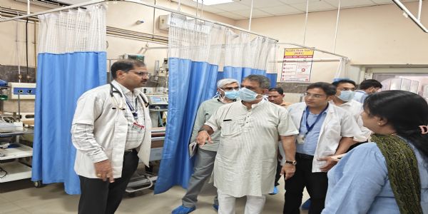 चिकित्सा मंत्री खींवसर ने अलवर में किया चिकित्सा संस्थानों का औचक निरीक्षण