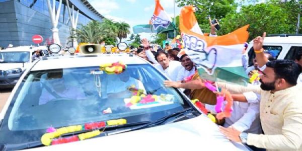 कांग्रेस महामंत्री केसी वेणुगोपाल का रायपुर एयरपाेर्ट पर हुआ भव्य स्वागत, प्रशिक्षण कार्यक्रम में हाेंगे शामिल