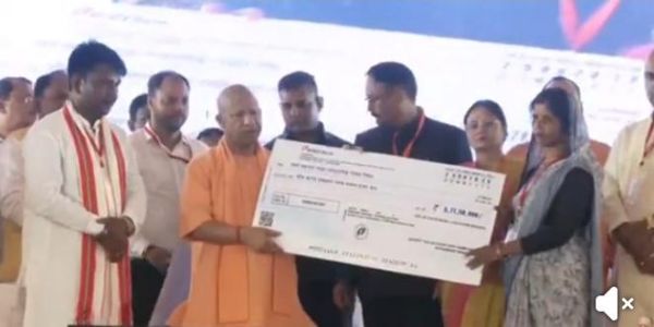 मुख्यमंत्री योगी ने संतकबीर नगर में 475 करोड़ रुपए की परियोजनाओं का लोकार्पण और शिलान्यास,कहा— डबल इंजन की सरकार से हो रहा विकास
