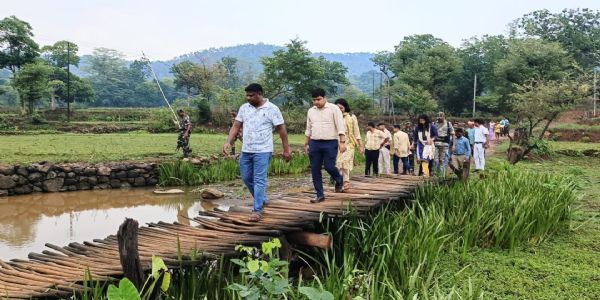 गुदड़ी गांव का भ्रमण कर विधायक ने दिया विकास का भरोसा