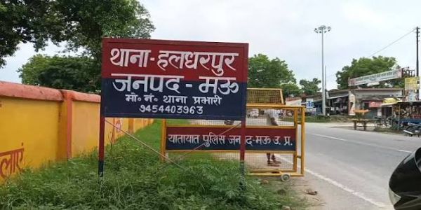 मऊ : पुरानी रंजिश में दो पक्ष में हुई कहासुनी के बीच लाइसेंसी रिवाल्वर से चली गोली,एक युवक घायल