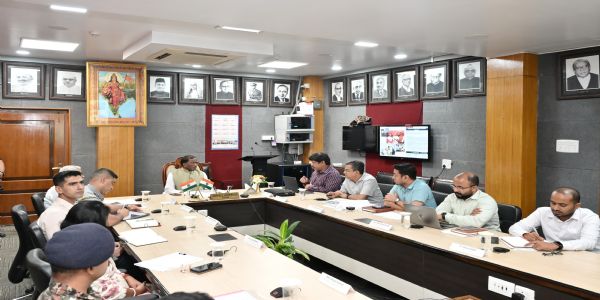 लोक भवन की जनकल्याणकारी योजनाओं की राज्यपाल ने की समीक्षा, पारदर्शी और समयबद्ध क्रियान्वयन पर दिया जोर