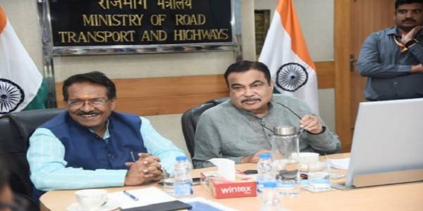 गडकरी ने तेलंगाना, जम्मू और कश्मीर तथा लद्दाख में राष्ट्रीय राजमार्ग परियोजनाओं की गुणवत्ता और रखरखाव की समीक्षा की