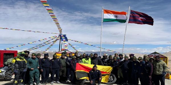 स्काई राइडर्स टीम ने पूरी की लद्दाख की चुनौतीपूर्ण बाइक यात्रा