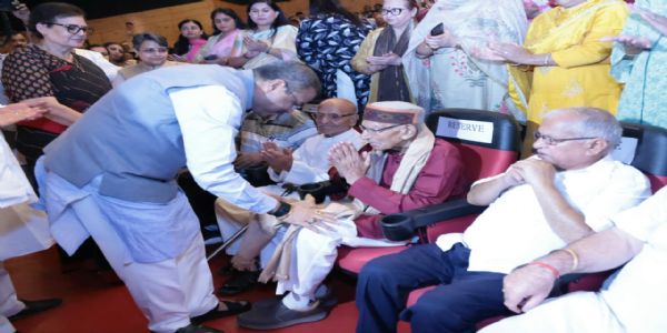 सत्ता बचाने के लिए तत्कालीन कांग्रेस सरकार ने लोकतंत्र और संविधान का गला घोंटा : धर्मेंद्र प्रधान
