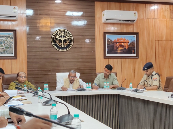 प्रयागराज शहीद चन्द्रशेखर आजाद सर्किट हाउस में समीक्षा बैठक का छाया चित्र