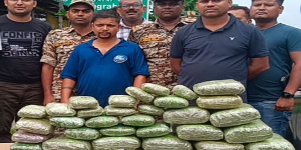 चेंगड़ाबांधा चेकपोस्ट पर भारी मात्रा में गांजा बरामद, तस्कर गिरफ्तार