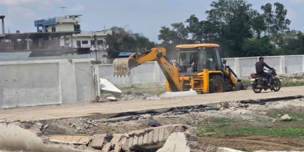 मप्रः भोपाल में अवैध कॉलोनी से अवैध निर्णाण हटाया, 27 करोड़ की जमीन मुक्त कराई गई