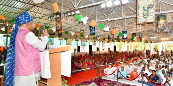 राज्यपाल बागडे निमेड़ा स्थित श्री श्याम गौशाला में चल रही भागवत कथा में सम्मिलित हुए
