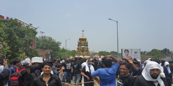 यौमे आशूरा पर शहीदाने कर्बला की याद में काशी में निकला ताजियों का जुलूस, फन-ए-सिपहगरी का प्रदर्शन