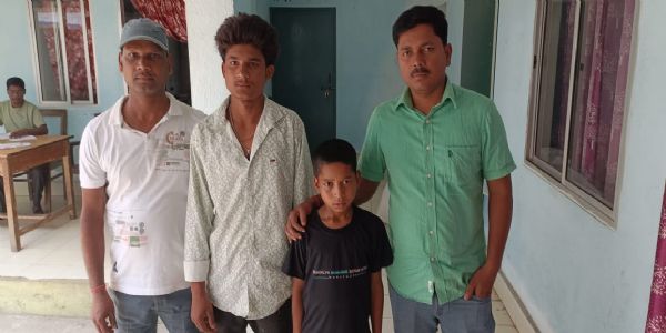 हॉस्टल से भटककर तोरपा पहुंचा बच्चा, सोशल मीडिया की मदद से मिला
