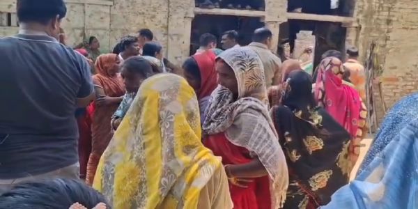 सुखी लकड़ी के विवाद में युवक की मौत, सड़क जाम कर परिजनों का हंगामा