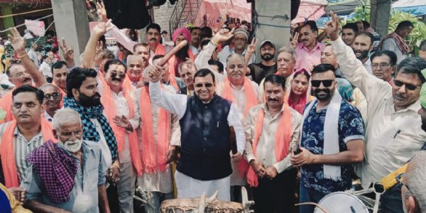पिपलू मेले में पूर्व मंत्री वीरेंद्र कंवर ने की पूजा-अर्चना, बजाया पारंपरिक टमक
