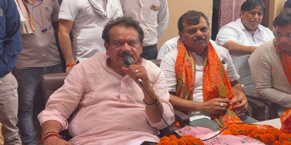 केंद्रीय मंत्री प्रो. एस पी बघेल ने गांव-गांव जाकर गिनाई प्रधानमंत्री के 4,399 दिनों तक सेवा देने की ऐतिहासिक उपलब्धि