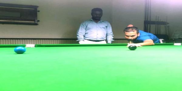 शॉट लगाते पुष्पेंद्र सिंह