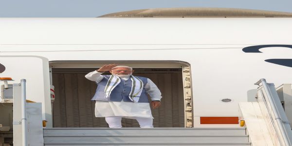 प्रधानमंत्री नरेन्द्र मोदी सेशेल्स के लिए रवाना होते हुए।