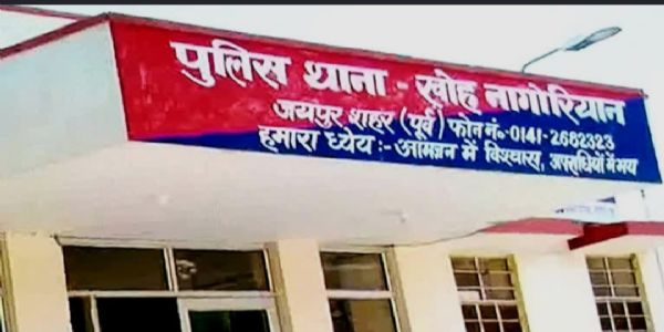 बेटे ने मां की चाकू से हत्या की, आरोपी फरार