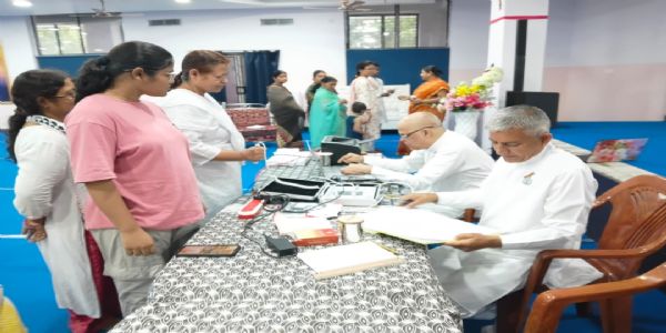 ब्रह्माकुमारीज संस्था में प्रतिभागियों का हाईटेक हेल्थ स्क्रीनिंग