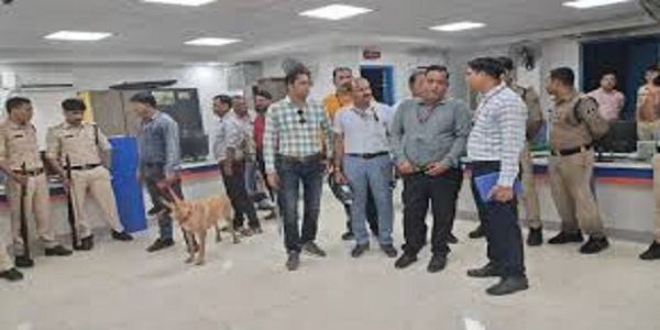 छिंदवाड़ा में बैंक ऑफ इंडिया में लूट की साजिश नाकाम, शटर काटकर घुसे आरोपी, एसआई ने दबाेचा