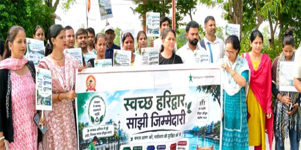 राम घाट और कश्यप घाट पर चला विशेष स्वच्छता अभियान, श्रद्धालुओं से स्वच्छता बनाए रखने की अपील