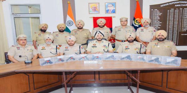 अमृतसर: सीमा पार हथियार तस्करी नेटवर्क से जुड़े चार आरोपी 10 पिस्तौलों सहित काबू
