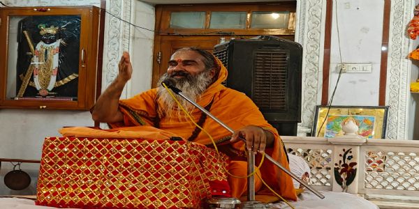 सनातन गृहस्थी में मित्र बनकर सहयोग करती है पत्नी: स्वामी विमर्शानंद गिरि