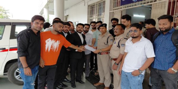 जबलपुर: पैगंबर मोहम्मद पर कथित टिप्पणी के विरोध में अधिवक्ताओं ने सौंपा ज्ञापन, कार्रवाई की मांग