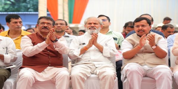 प्रधानमंत्री नरेन्द्र मोदी के मन की बात कार्यक्रम के 135वें एपीसोड को आज भाजपा के राष्ट्रीय अध्यक्ष नितिन नवीन ने अपने आवास पर दिल्ली भाजपा अध्यक्ष हर्ष मल्होत्रा, वरिष्ठ राष्ट्रीय पदाधिकारियों और भाजपा राष्ट्रीय एवं दिल्ली प्रदेश कार्यालय के कर्मचारियों के साथ सुनते हुए