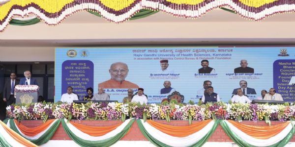 बेंगलुरु में नशा मुक्त भारत कॉन्क्लेव को संबोधित करते उपराष्ट्रपति सी.पी. राधाकृष्णन।