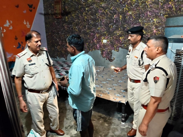 फतेहाबाद। चैकिंग अभियान चलाती पुलिस टीम।