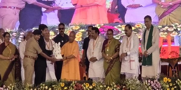मुख्यमंत्री की जनसभा में सादाबाद विधायक ने आलू निर्यात का मुद्दा उठाया