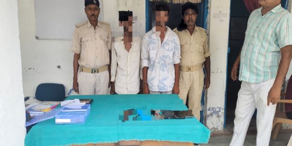 दुकान की रेकी करते दो संदिग्ध गिरफ्तार, देशी कट्टा व मास्टर चाभी बरामद