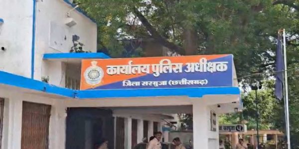 अम्बिकापुर : वसूली के कथित ऑडियो कांड से गरमाई सरगुजा की राजनीति, जांच की मांग लेकर एसपी दफ्तर पहुंचे कांग्रेसी