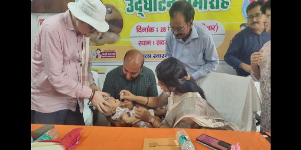 पल्स पोलियो अभियान शुरू, डीसी ने पिलाया अपने पुत्र और पुत्री को खुराक