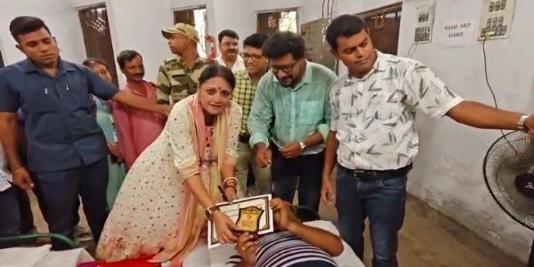 रक्तदान शिविर में पहुंचीं मंत्री अग्निमित्रा पाल, रेल यात्रियों की समस्याओं के समाधान का दिया आश्वासन