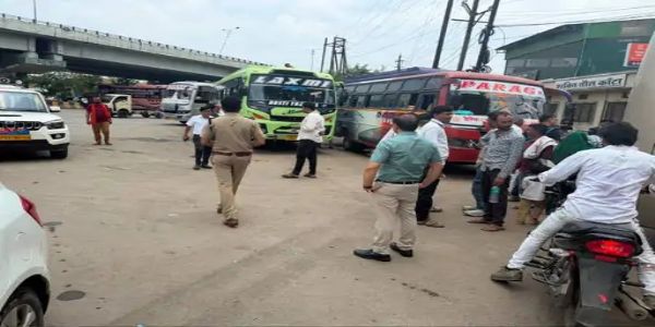 इंदौर में आरटीओ का बड़ा एक्शन, नियम तोड़ने पर 5 यात्री बसें जब्त, परमिट-फिटनेस से लेकर फायर सेफ्टी तक की सघन जांच
