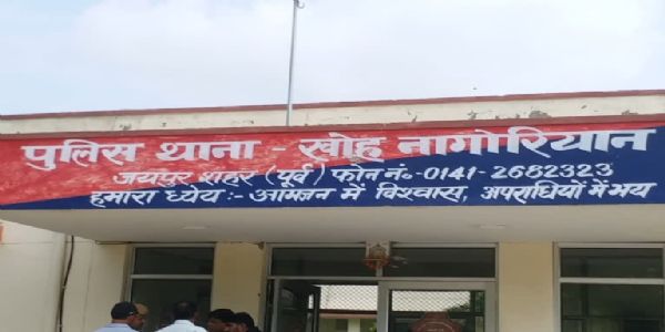 खाली प्लॉट में मिला युवक का सड़ा-गला शव, हत्या कर फेंकने की आशंका